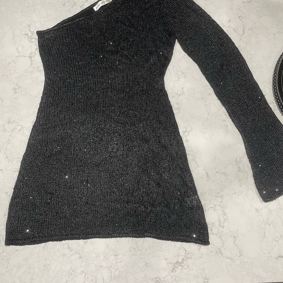 Elegant Black One Shoulder Dress - Picture 4 of 9